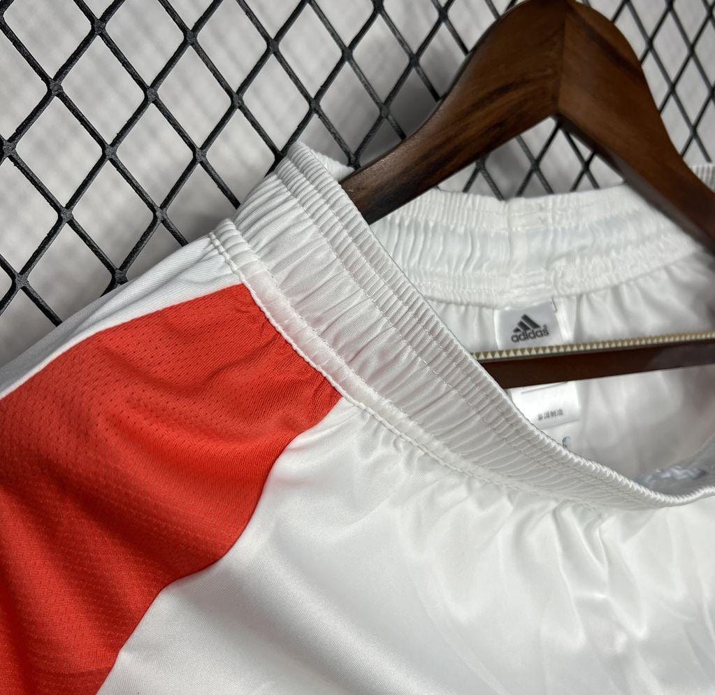 24/25 Manchester United Home Shorts - Image 5