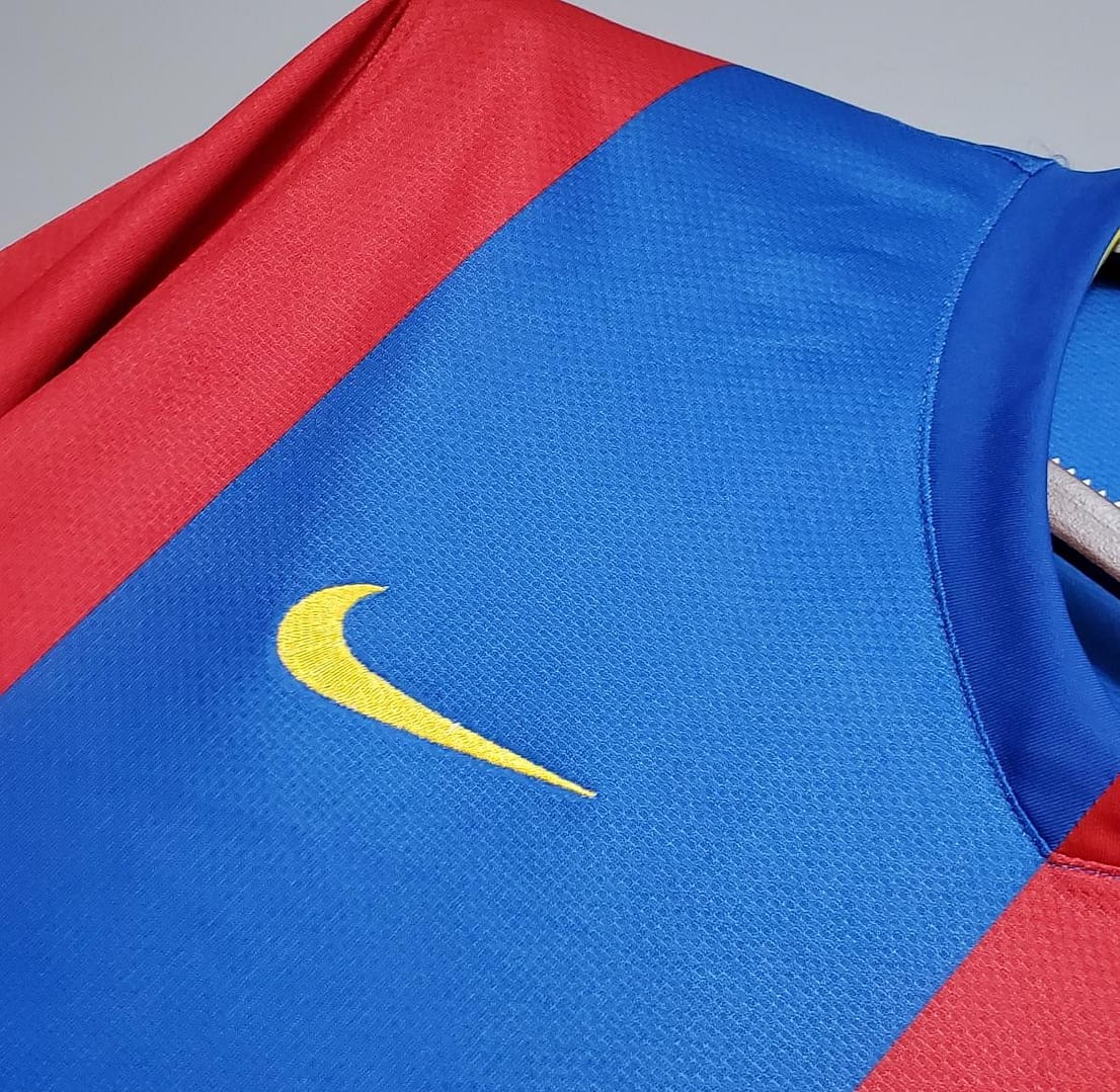 Retro Barcelona 06/07 Long sleeve home Soccer Jersey - Image 3