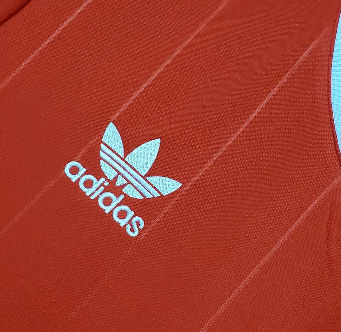 Retro 83/84 Manchester United home Soccer Jersey - Image 7