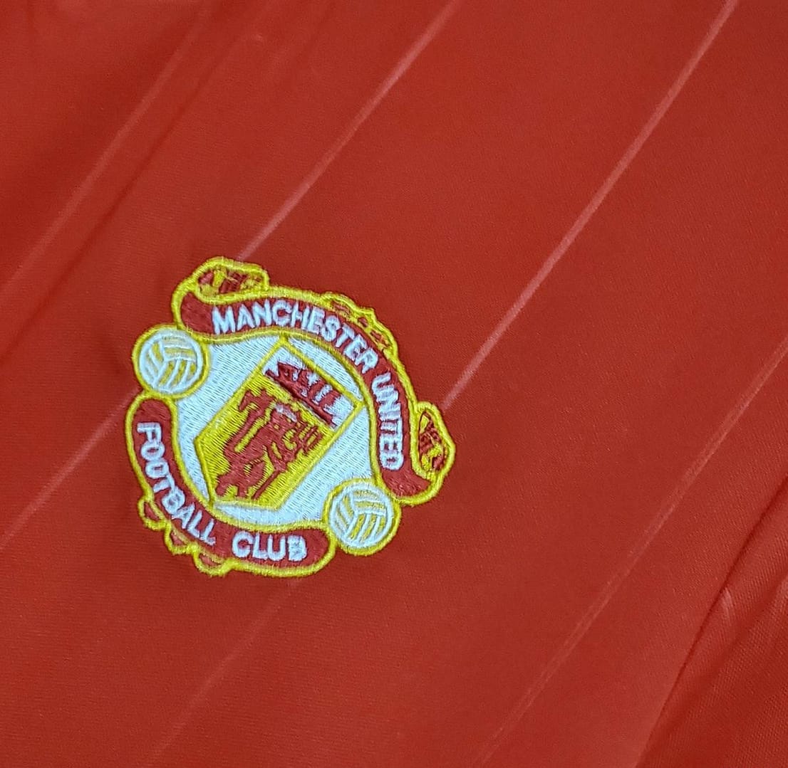 Retro 83/84 Manchester United home Soccer Jersey - Image 8