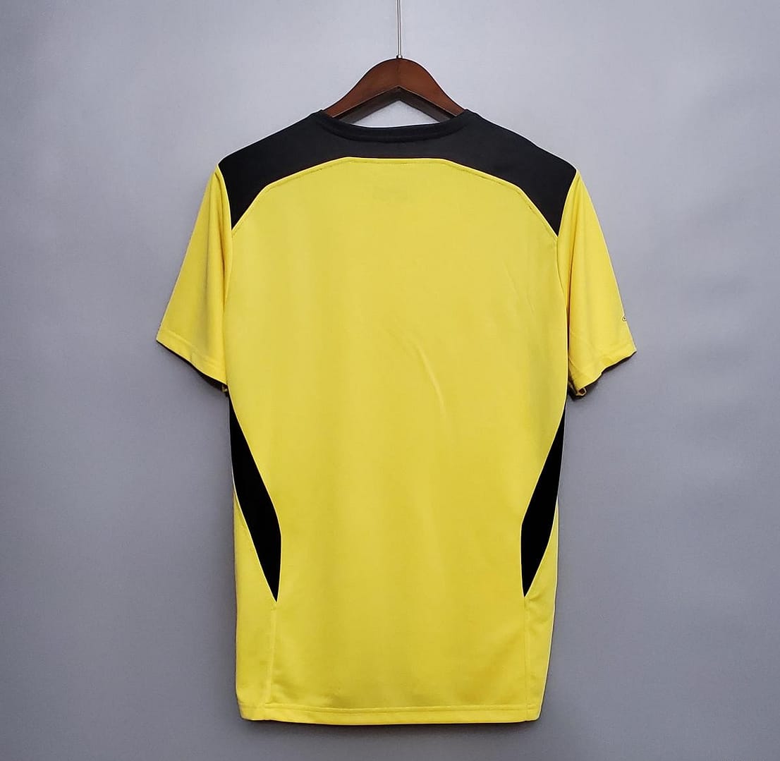 Retro 04/05 Liverpool away Soccer Jersey - Image 4