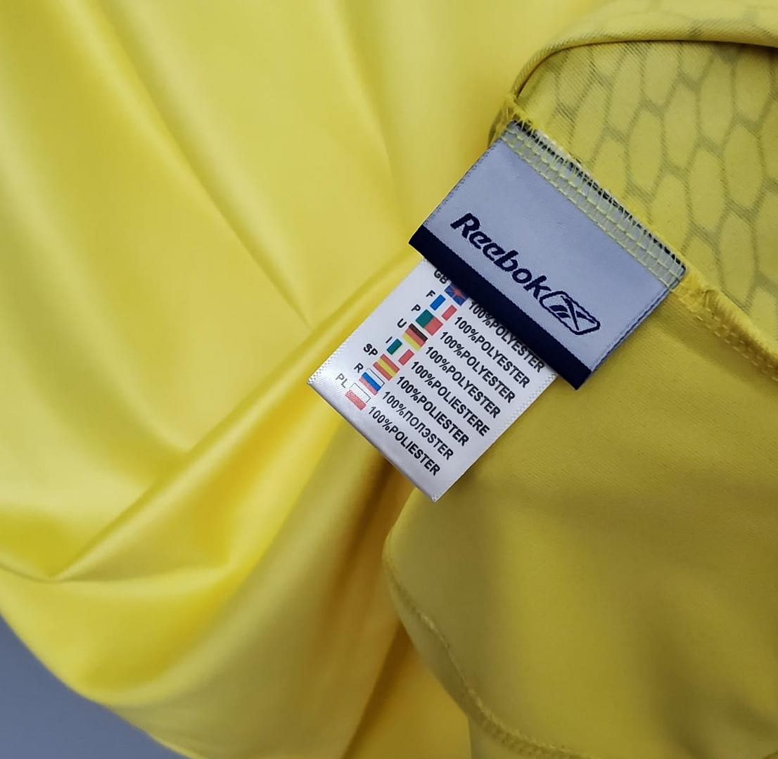 Retro 04/05 Liverpool away Soccer Jersey - Image 5