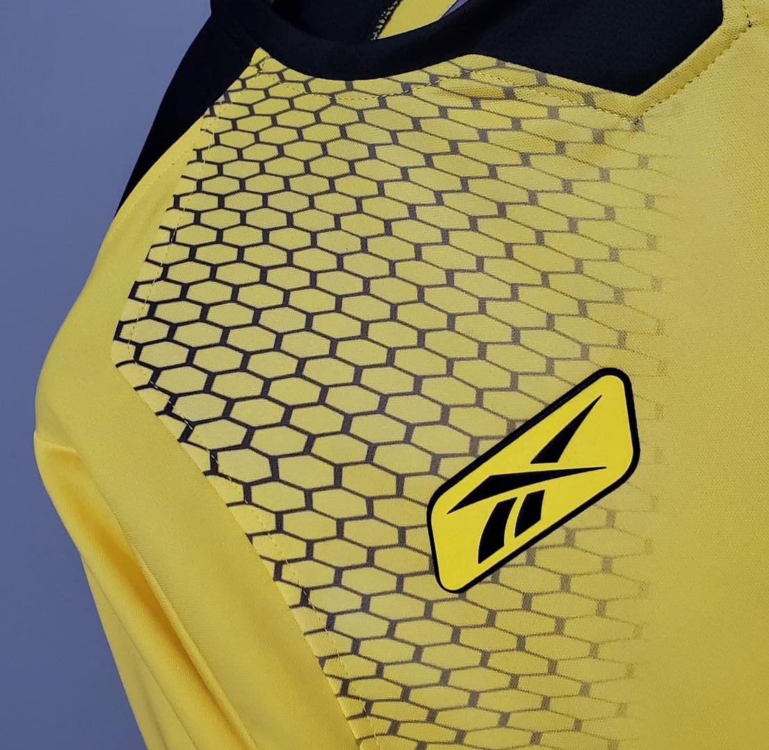 Retro 04/05 Liverpool away Soccer Jersey - Image 9