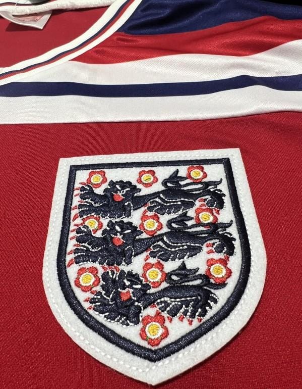 Retro 1982 England Away Soccer Jersey - Image 7