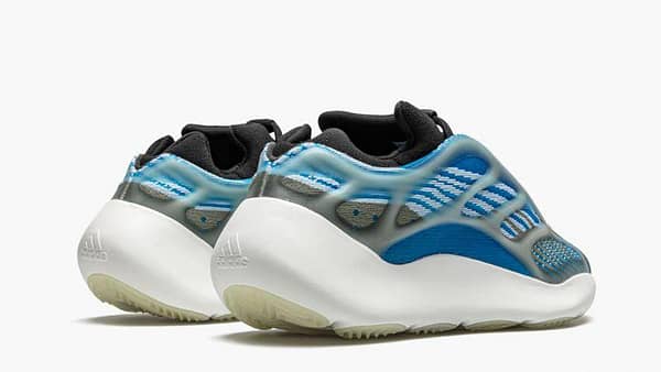 Yeezy 700 V3 Arzareth WOMEN - Image 2