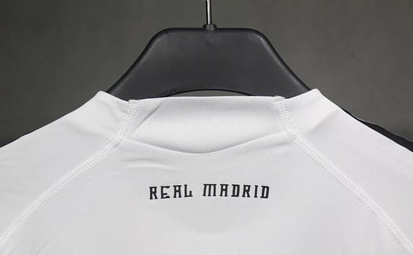 Player Version Retro 09/10 Real Madrid Home Jersey - Image 4