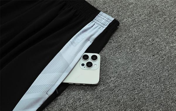 24/25 Real Madrid White Special Half Zipper Jacket+Long Pants - Image 4