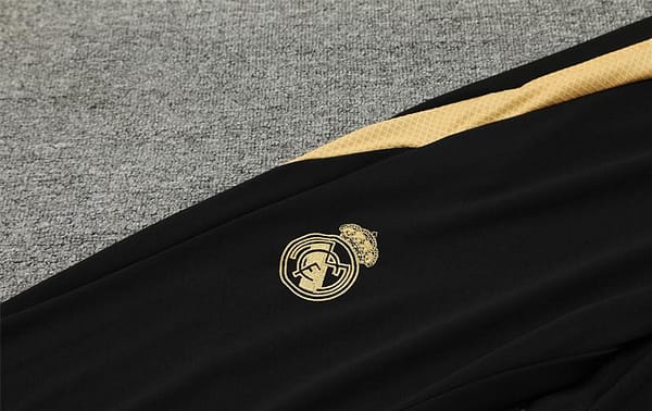 24/25 Real Madrid Black/Golden Half Zipper Jacket+Long Pants - Image 6