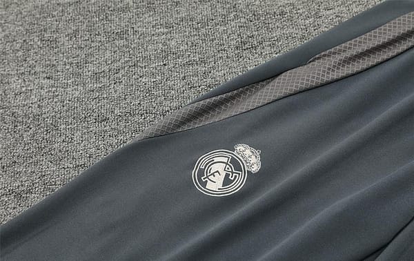 24/25 Real Madrid Grey/Khaki Half Zipper Jacket+Long Pants - Image 3