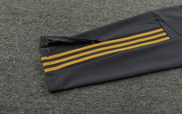 23/24 Arsenal Red Hoodie Half Zipper Jacket+ Pants - Image 12