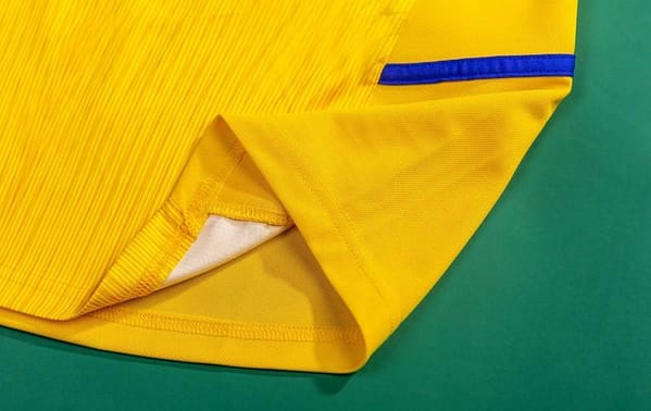 Retro 02/03 Leeds United Third Yellow Jersey - Image 3