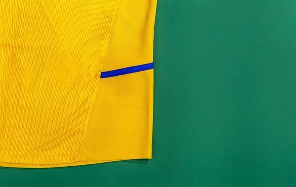 Retro 02/03 Leeds United Third Yellow Jersey - Image 4