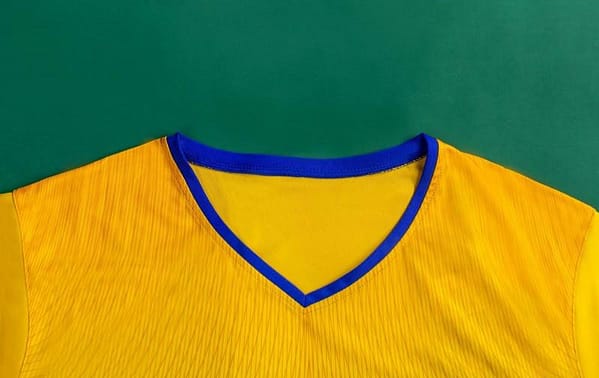 Retro 02/03 Leeds United Third Yellow Jersey - Image 5