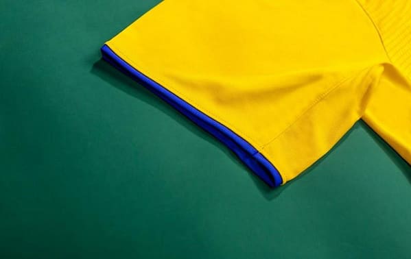 Retro 02/03 Leeds United Third Yellow Jersey - Image 6