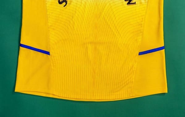 Retro 02/03 Leeds United Third Yellow Jersey - Image 8