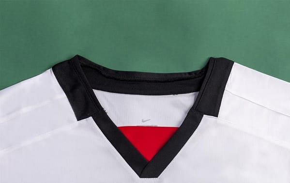 Retro 02/03 Manchester United Third White Soccer Jersey - Image 4