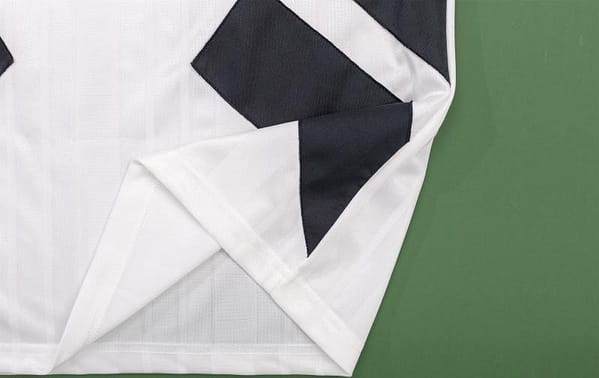 Retro 93/95 Liverpool Away Soccer Jersey - Image 3