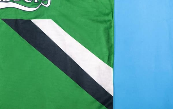 Retro 99/00 Liverpool Away Soccer Jersey - Image 8