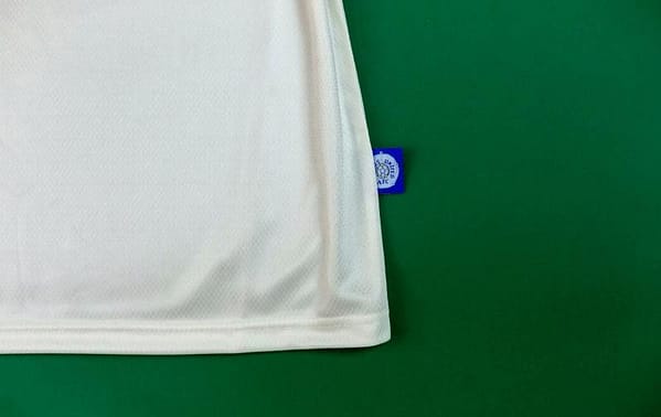 Retro 95/96 Leeds United Home Soccer Jersey - Image 8