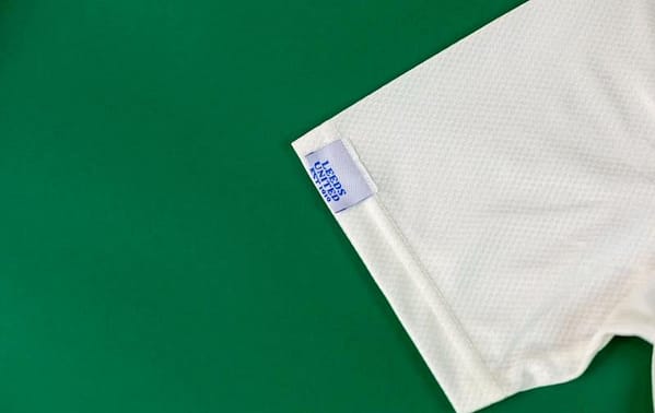 Retro 95/96 Leeds United Home Soccer Jersey - Image 9