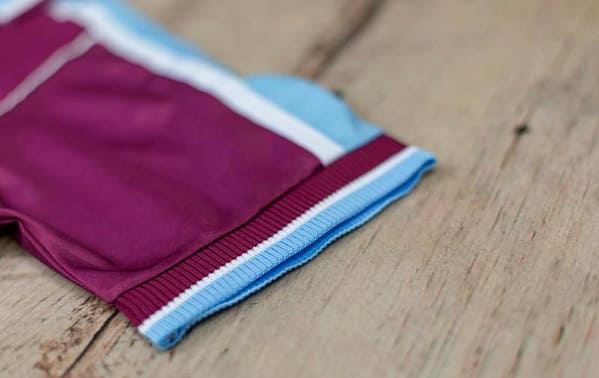 Retro 99/01 West ham United Home Soccer Jersey - Image 8