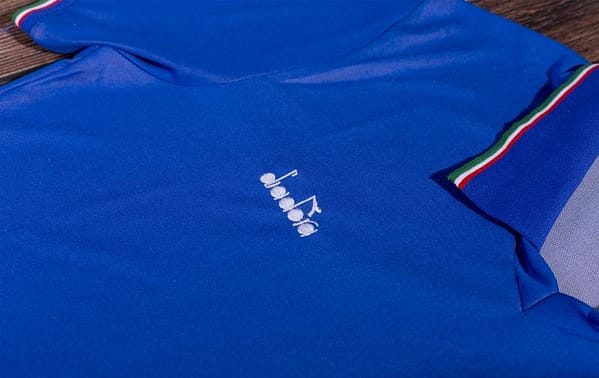 Retro 1990 Italy Home Soccer Jersey - Image 7