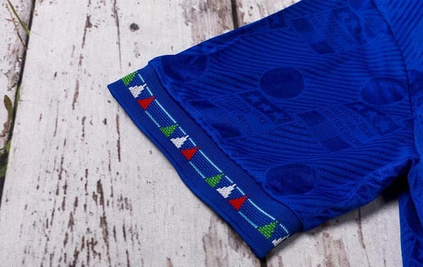 Retro 1994 Italy Home Soccer Jersey - Image 5