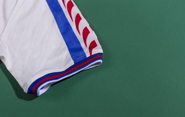 Retro 1996 Czech Republic  Away Soccer Jersey - Image 3