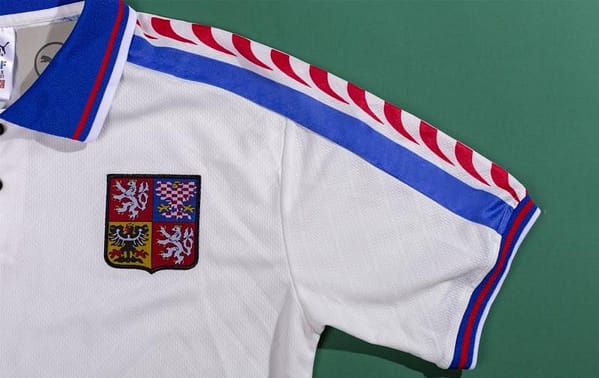 Retro 1996 Czech Republic  Away Soccer Jersey - Image 4