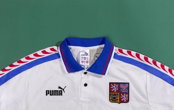 Retro 1996 Czech Republic  Away Soccer Jersey - Image 5
