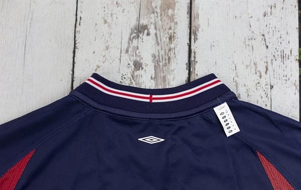 Retro 2002 England Away Reversible (Red/Navy) Soccer Jersey - Image 2