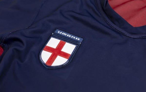 Retro 2002 England Away Reversible (Red/Navy) Soccer Jersey - Image 4