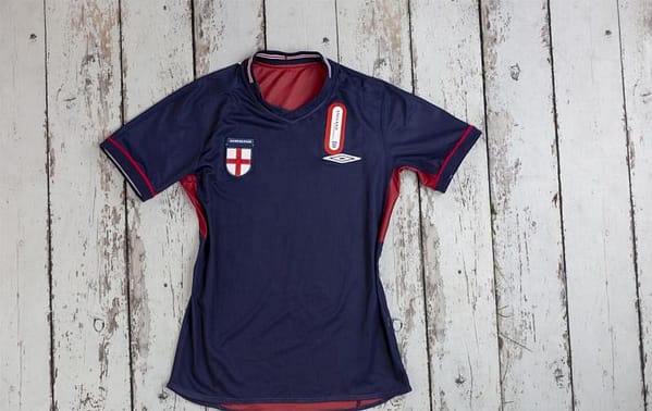 Retro 2002 England Away Reversible (Red/Navy) Soccer Jersey - Image 7