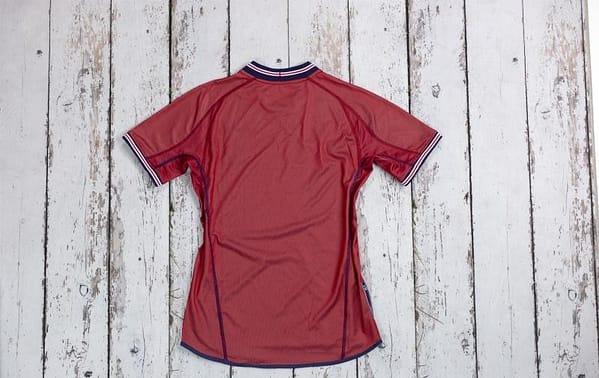 Retro 2002 England Away Reversible (Red/Navy) Soccer Jersey - Image 11
