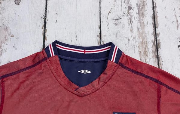 Retro 2002 England Away Reversible (Red/Navy) Soccer Jersey - Image 12