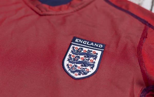 Retro 2002 England Away Reversible (Red/Navy) Soccer Jersey - Image 18