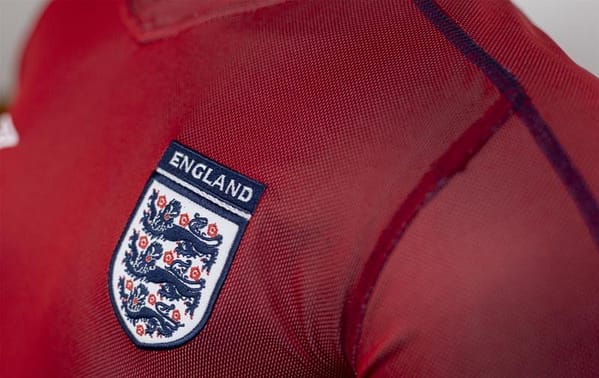 Retro 2002 England Away Reversible (Red/Navy) Soccer Jersey - Image 20
