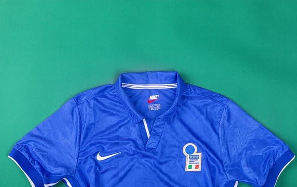 Retro 1998 Italy Home Soccer Jersey - Image 4