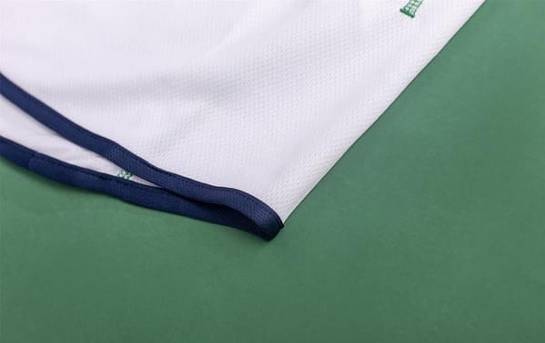 Retro 2002 Ireland Away Soccer Jersey - Image 4