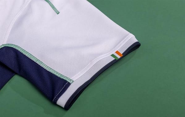 Retro 2002 Ireland Away Soccer Jersey - Image 5