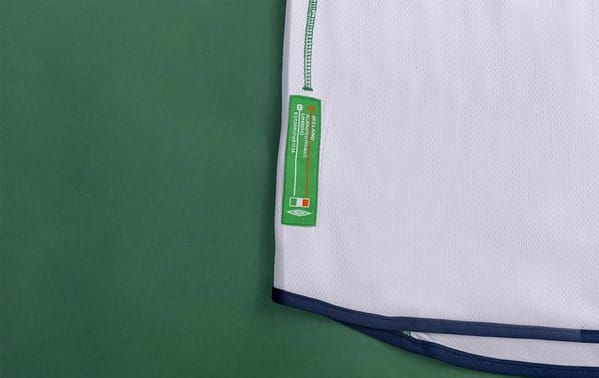 Retro 2002 Ireland Away Soccer Jersey - Image 7