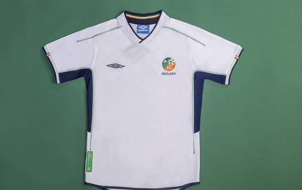 Retro 2002 Ireland Away Soccer Jersey - Image 9