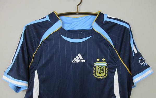 Retro 2006 Argentina Away Blue Jersey - Image 2