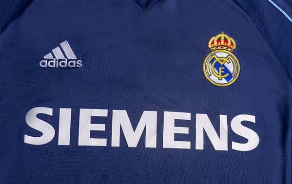 RETRO 05/06 Real Madrid Away Soccer Jersey - Image 9