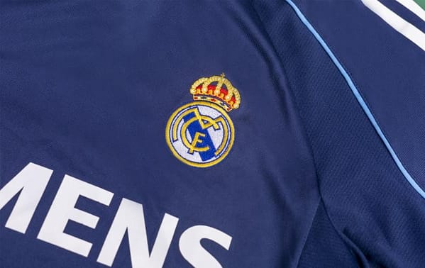 RETRO 05/06 Real Madrid Away Soccer Jersey - Image 10