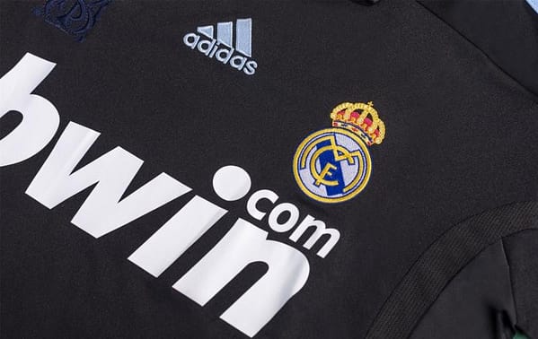RETRO 09/10 Real Madrid Away Soccer Jersey - Image 5