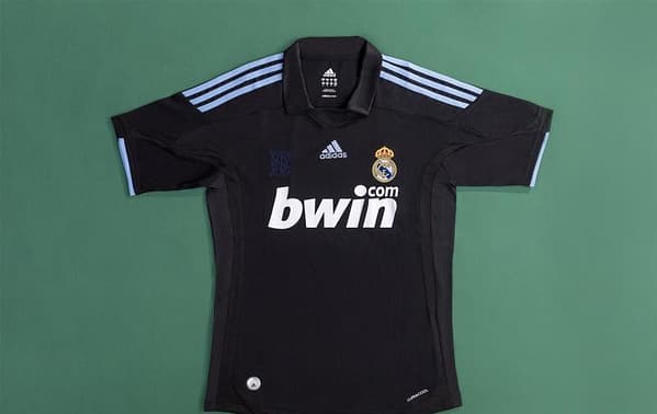 RETRO 09/10 Real Madrid Away Soccer Jersey - Image 9