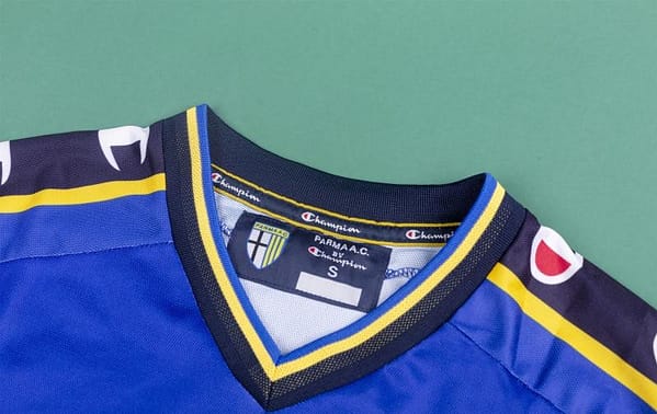 RETRO 01/02 Parma Home Soccer Jersey - Image 4
