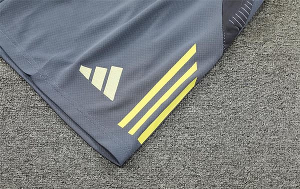 24/25 Juventus Yellow Short Sleeve Jersey+Shorts - Image 4