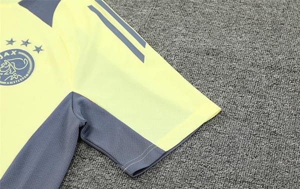 24/25 Juventus Yellow Short Sleeve Jersey+Shorts - Image 9